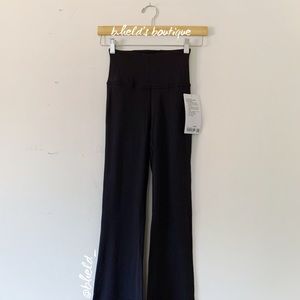 lululemon Groove Super High-Rise Flared Pant Nulu in Black Size 2 Brand New NWT
